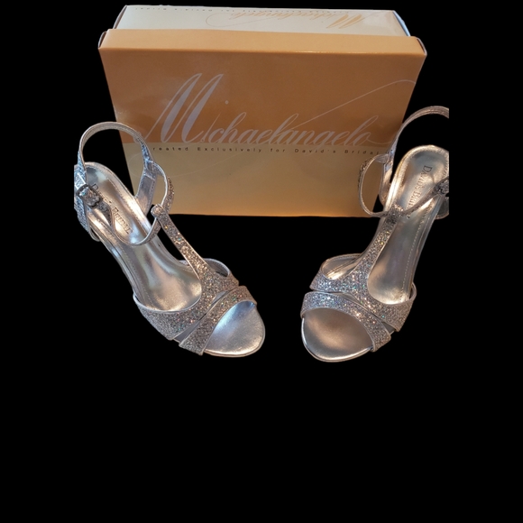 Michelangelo silver iridescent dress sandal.  Size 7 - Picture 1 of 6